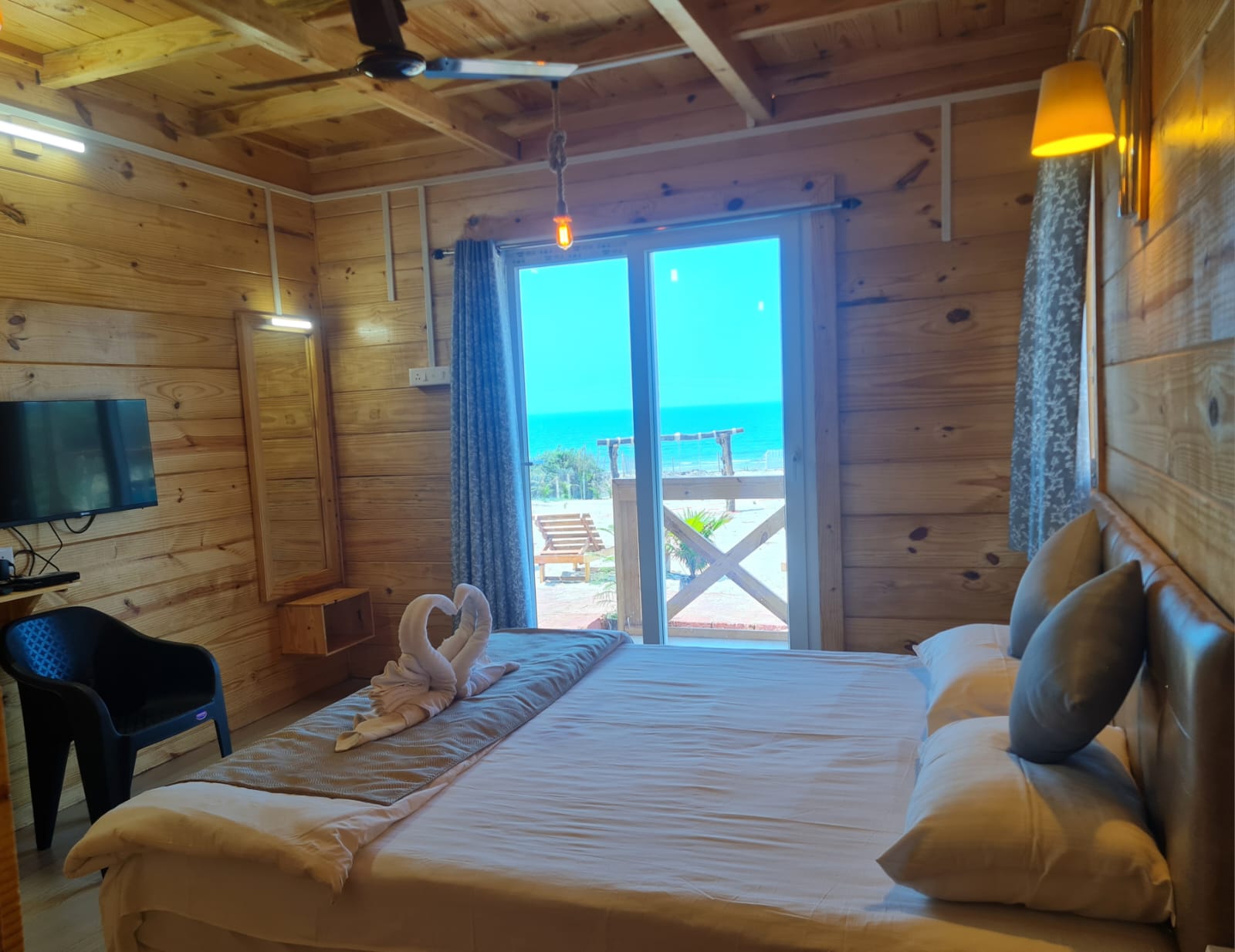 Deluxe Sea View Room at Royal Palms hotel in Devbag Malvan with king bed facing Tarkarli Beach